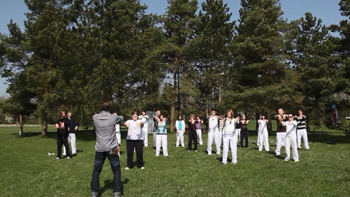 Qi-Gong-Übung im Freien